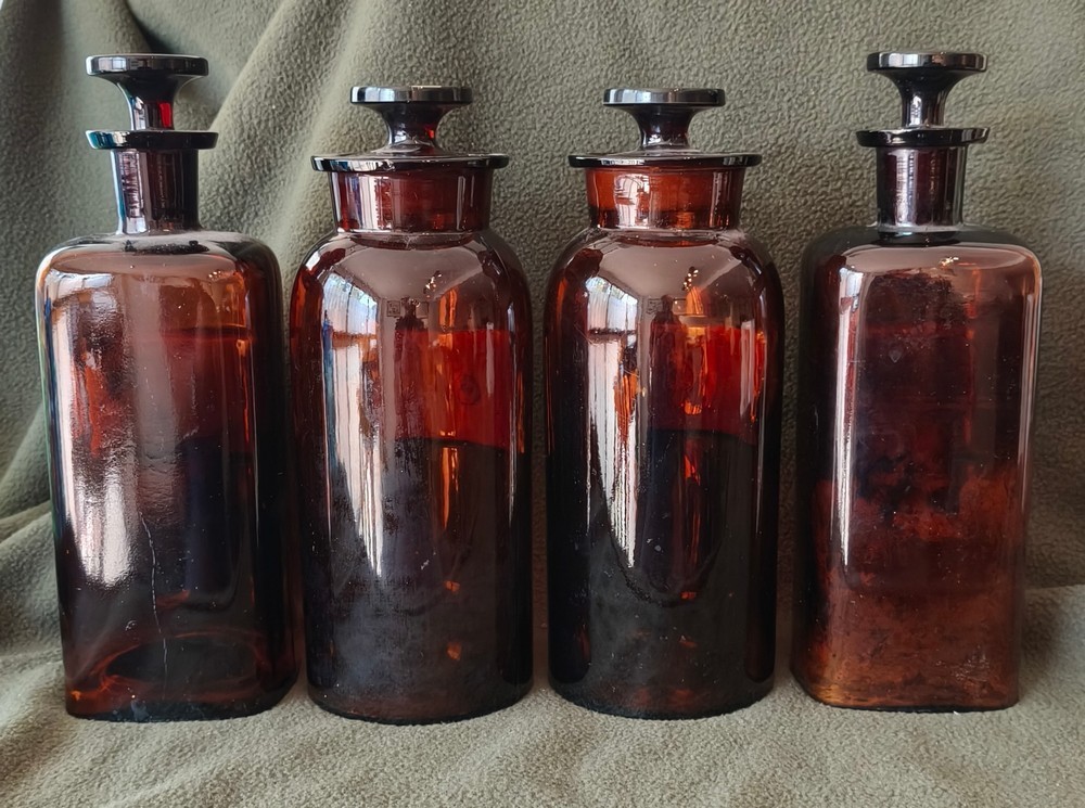 A LOT OF FOUR WT&CO AMBER PHARMACY BOTTLES! GLASS LABEL