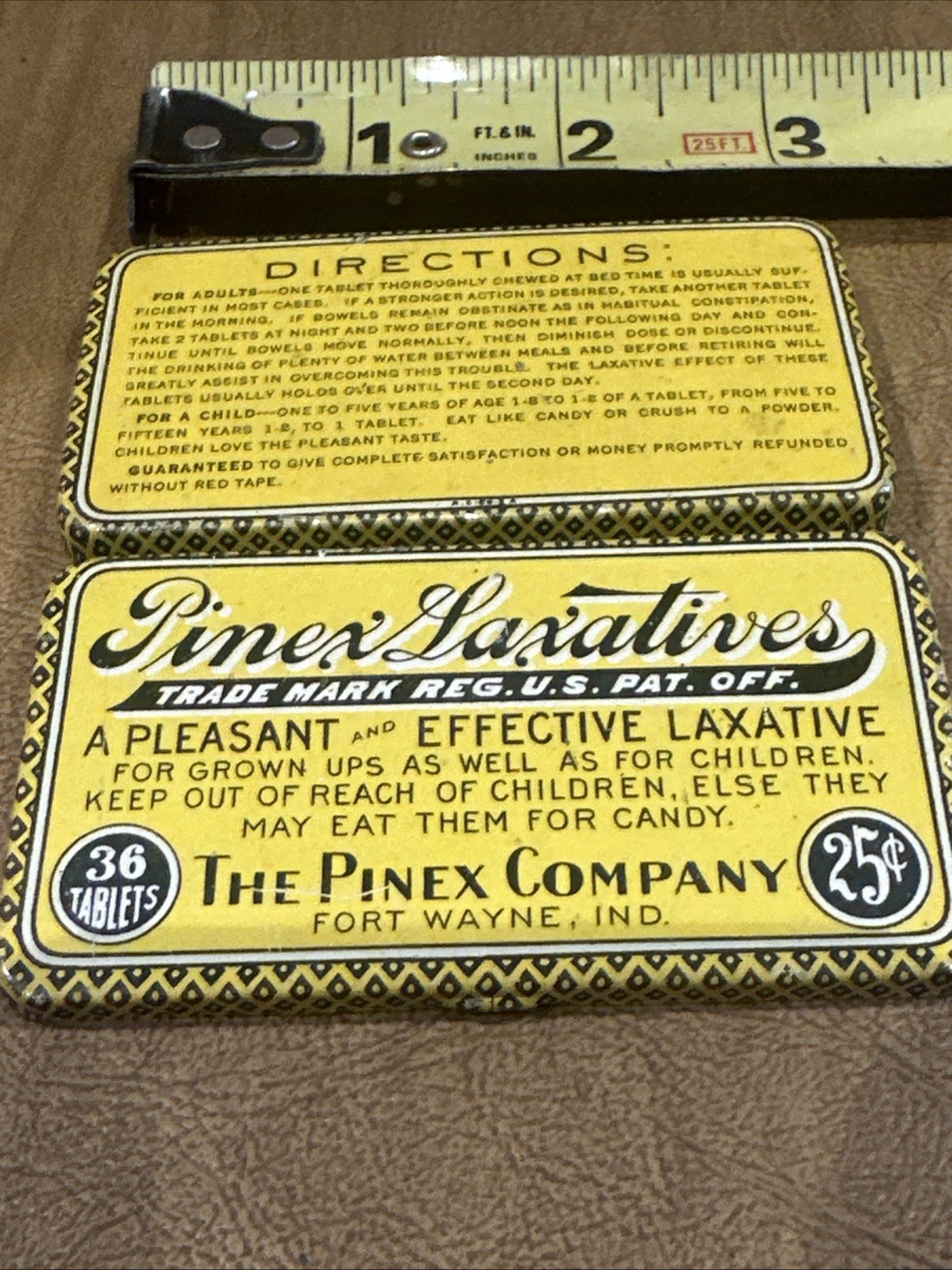 Vintage Pines Laxatives Tin / 36 tablets 25 cents! great colors & graphics. H14