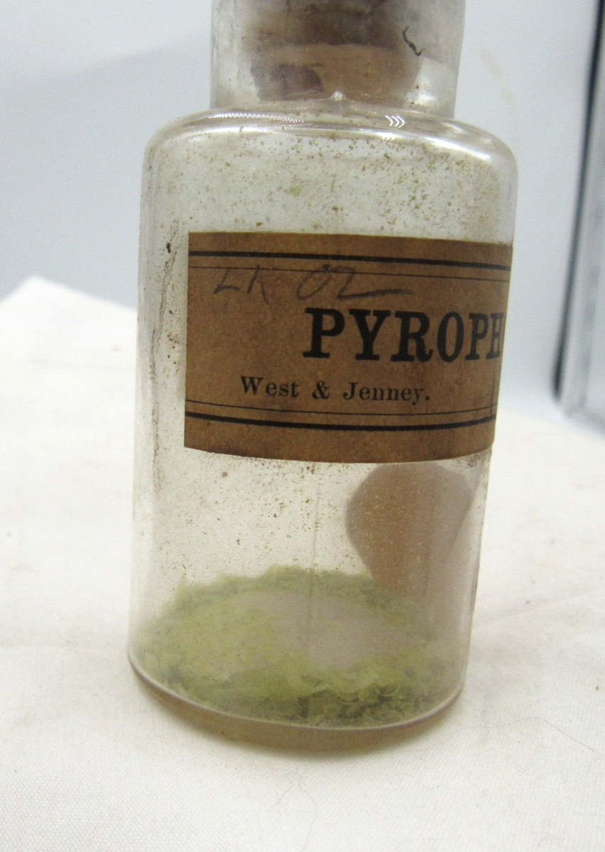 BW – 1900’s West & Jenney Pyrophosphate Boston, Ma 3 1/4″ Clear Medicine bottle