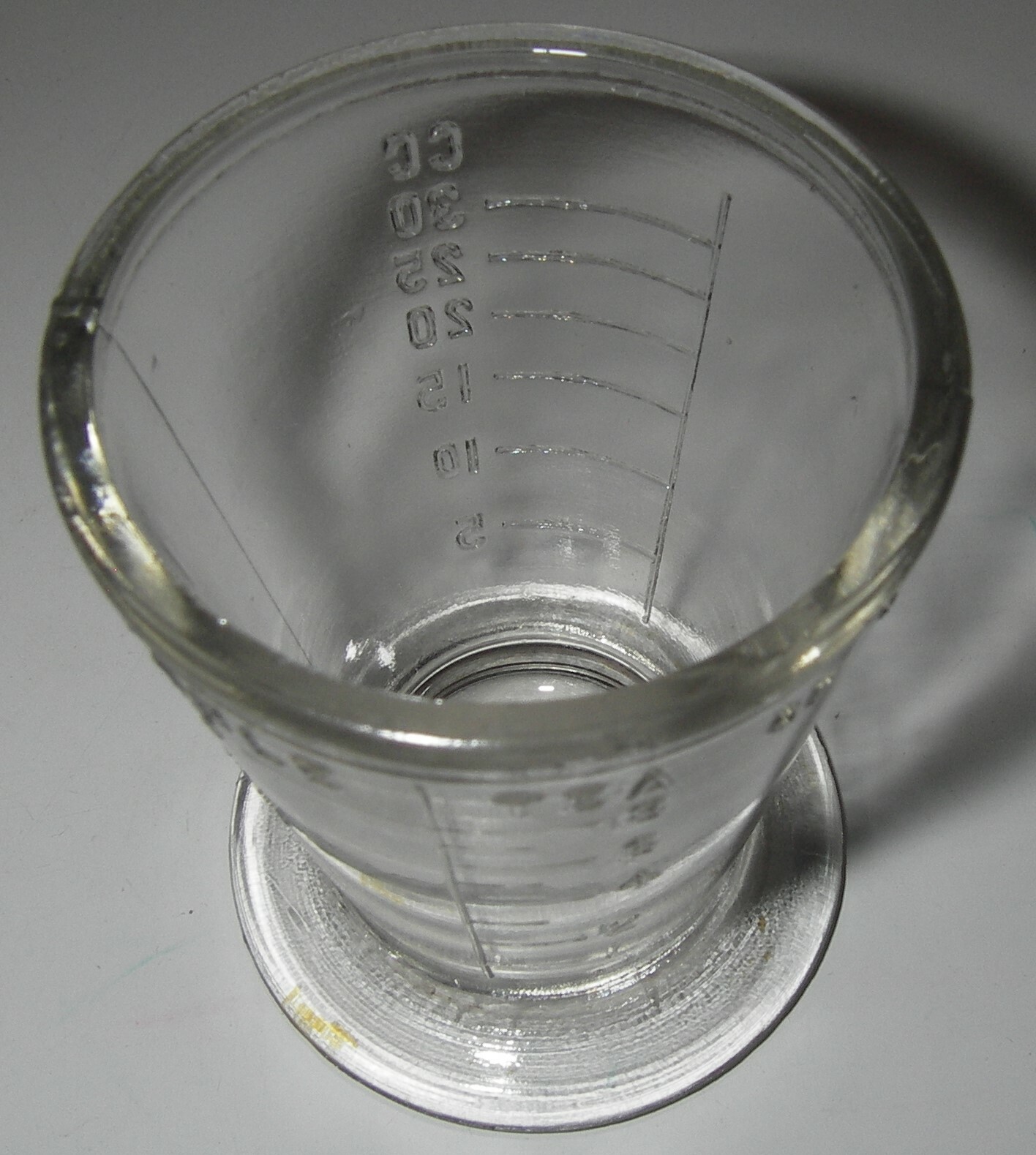 Armstrong Cork De luxe Medicine Glass Drug Sundries Measuring Cup Footed