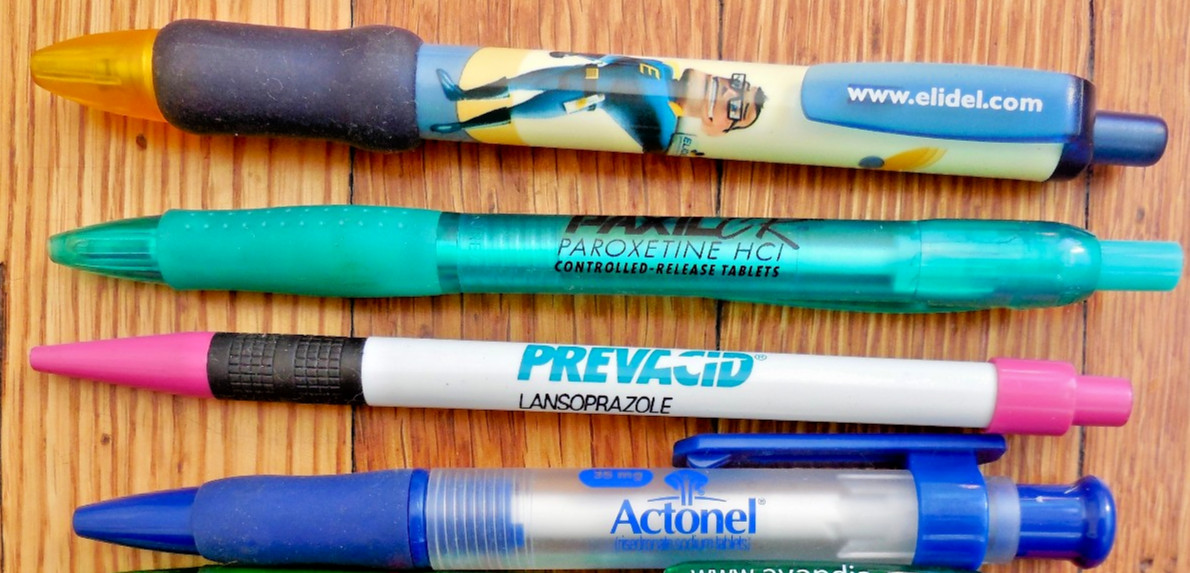 Vintage Pharmaceutical Drug Rep Lot Of 8 Plastic Pens Untested Aricept Actonel