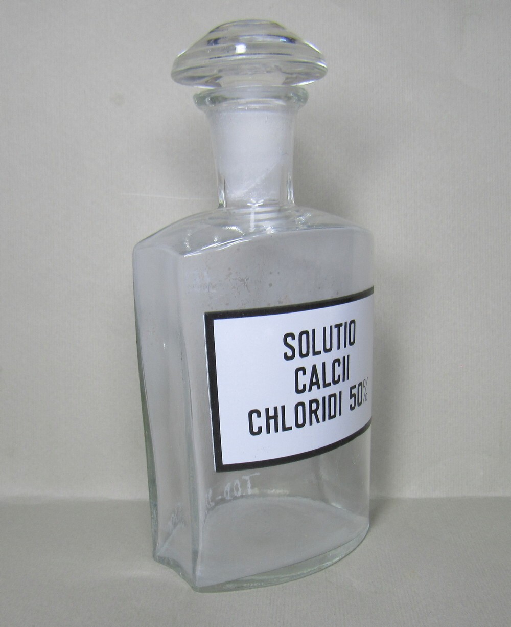 Vintage Medical Science Glass Bottle,Germany,SOLUTIO CALCII CHLORIDI 50%