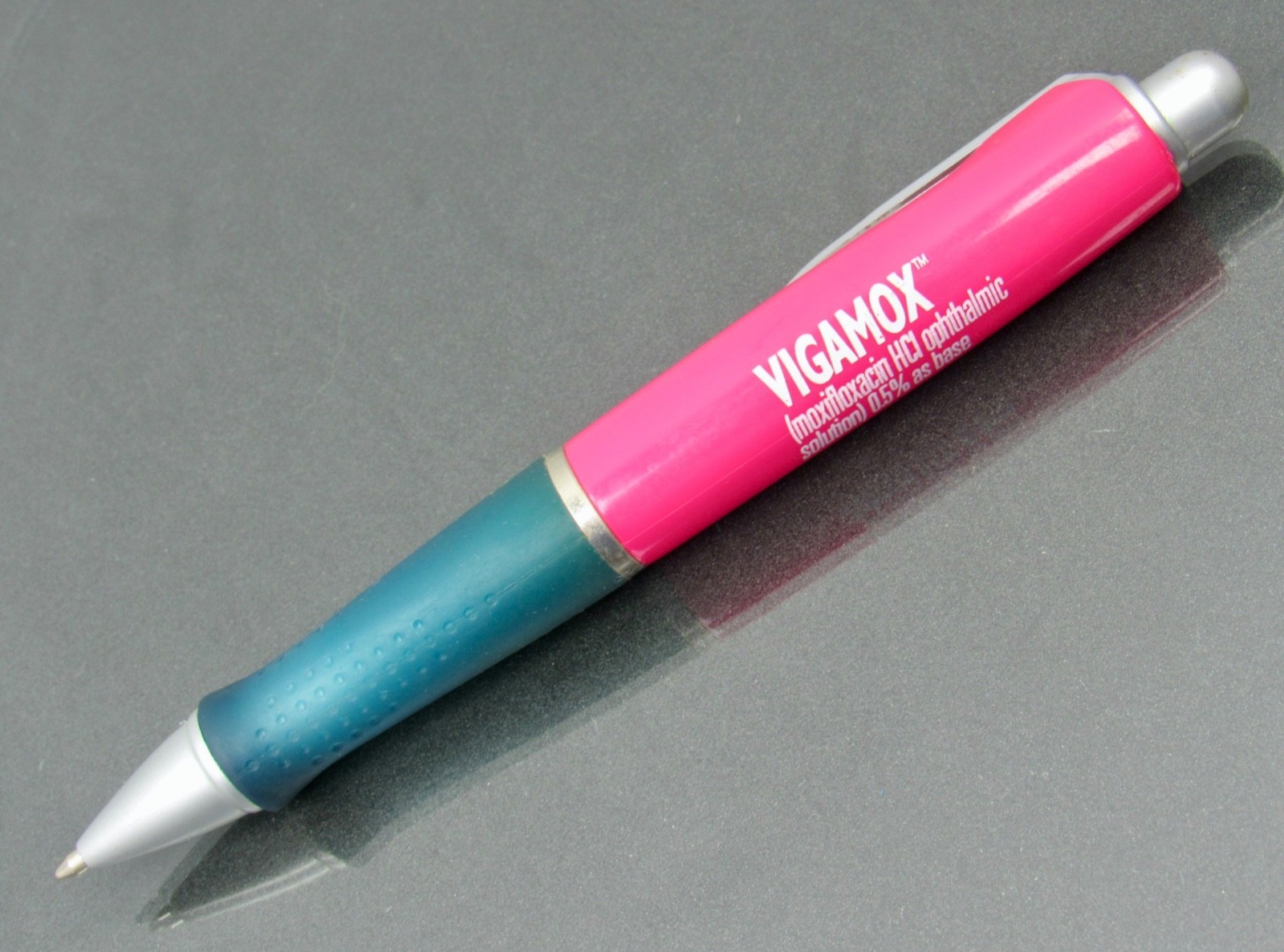 Rare Big Bold Pink & Blue Vigamox PEN Drug Rep Pharmaceutical Promo Advertising