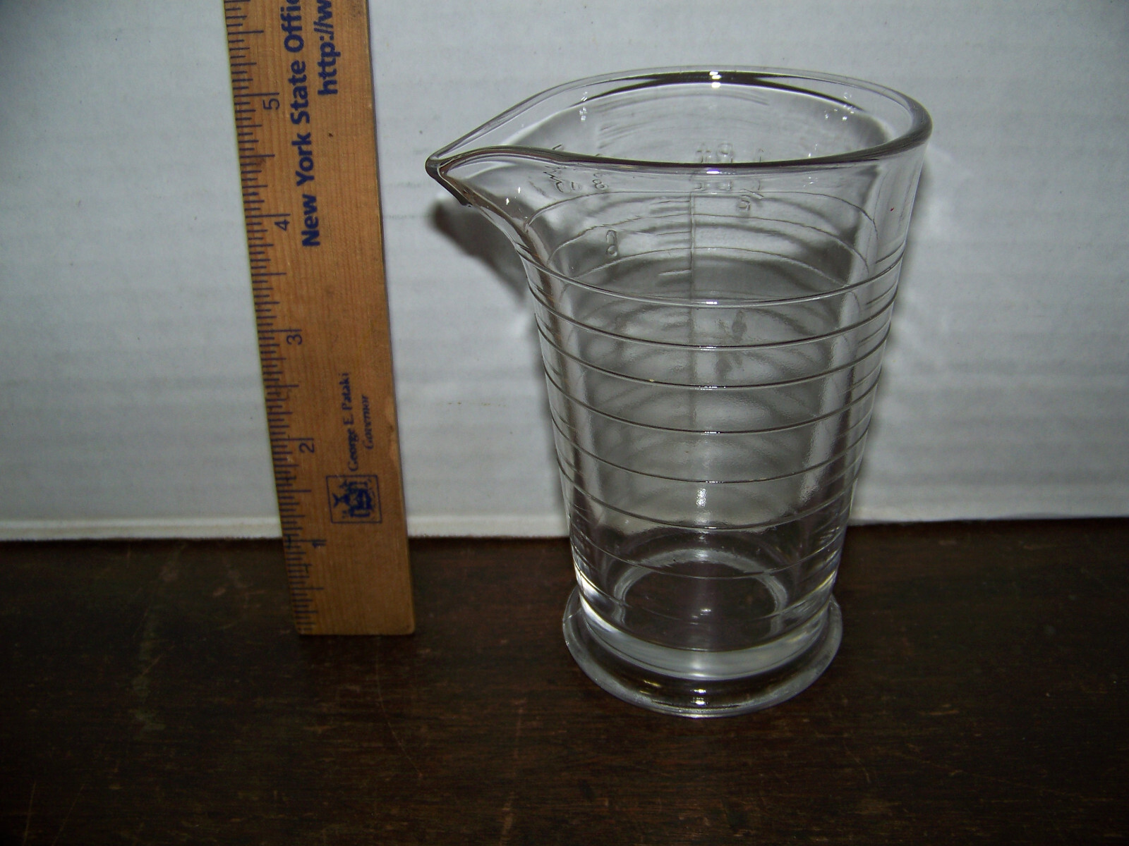 Apothecary Pharmacy Footed Measuring Beaker pharmacy Glass pour spout 8oz 5″