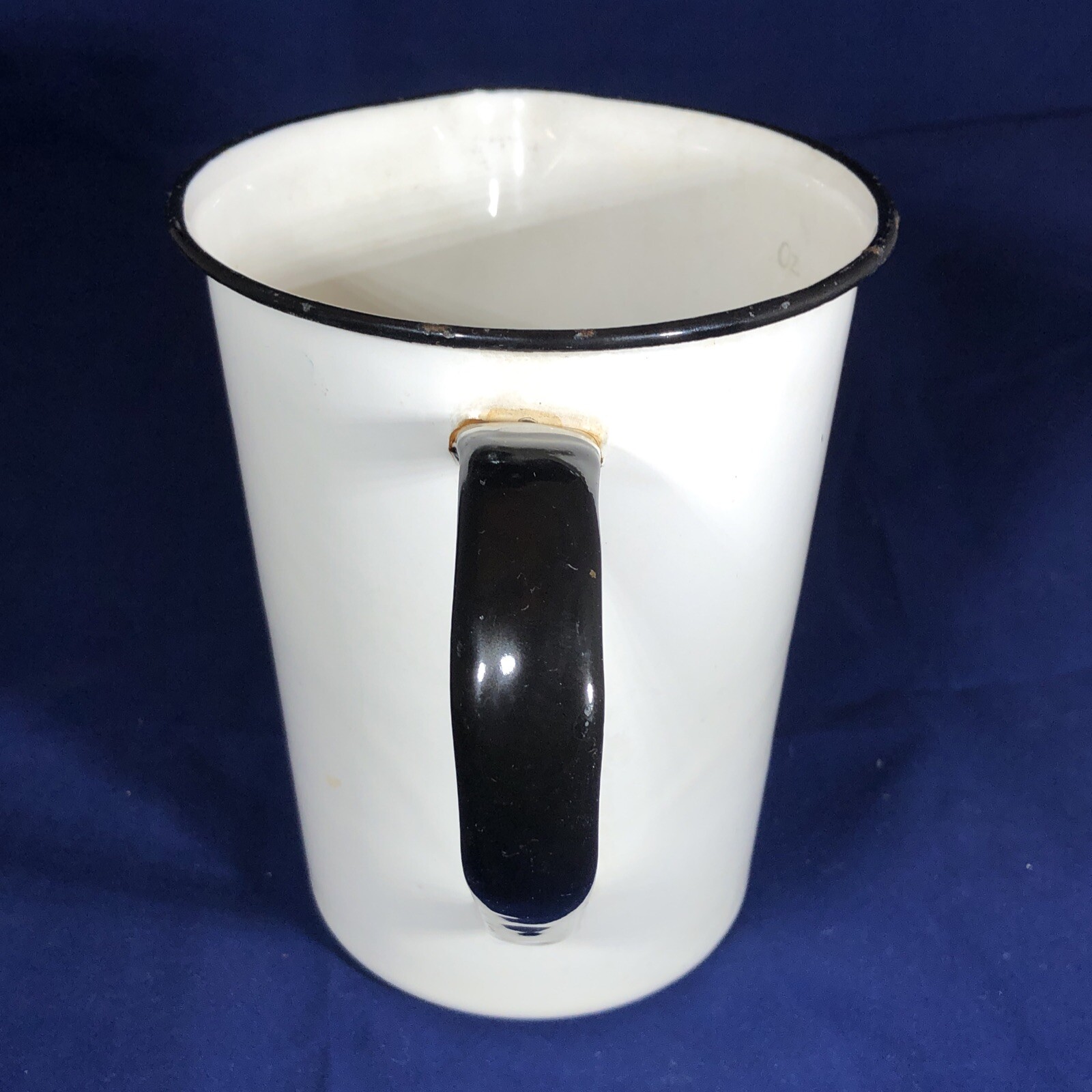 Vintage White Enamel Large 32 Oz 1000 CC Pharmacy Chemical Measuring Cup Pitcher