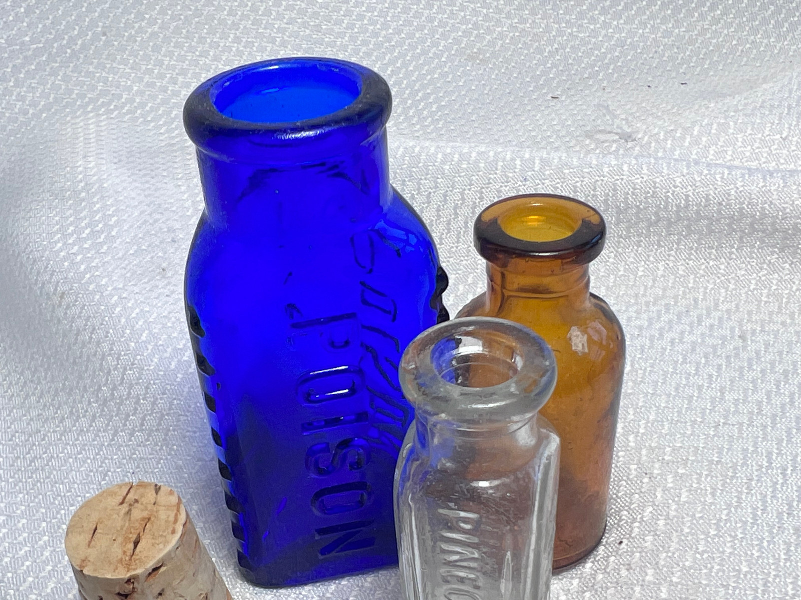 Vtg Blue Brown & Clear Drug Store Pharmaceutical Poison Trial Lot Of 3 Bottles