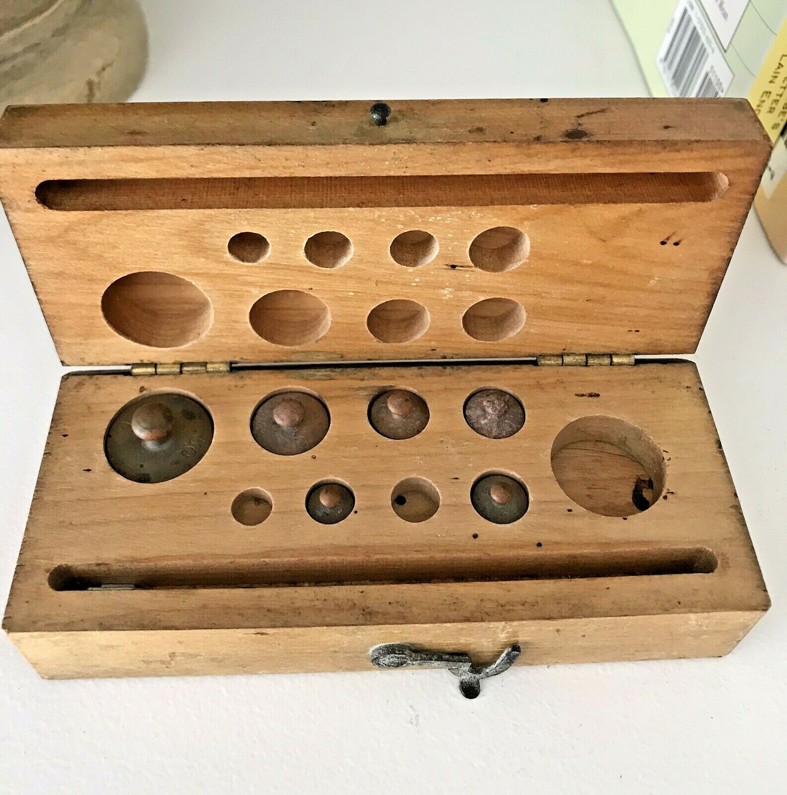 1920-30’s E.H.SARGENT ANTIQUE APOTHECARY BRASS WEIGHTS HINGED WOOD BOX SET