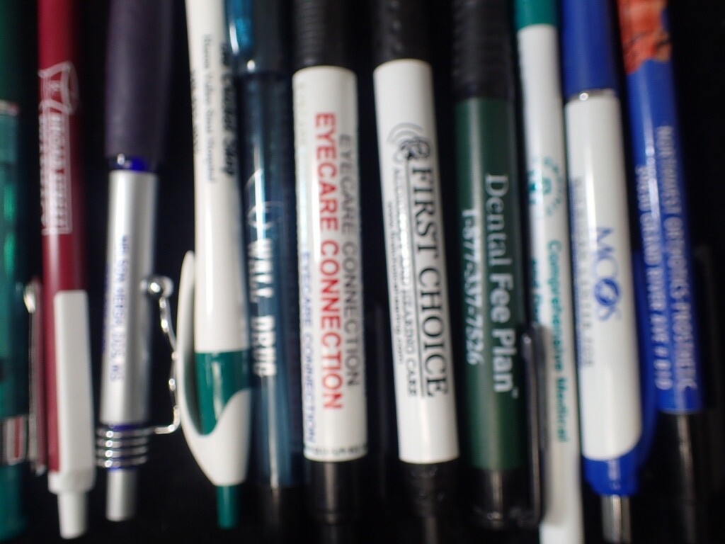 (40) Vintage Random Advertising Pens Healthcare Hospitals Plastic & Metal Lot 77