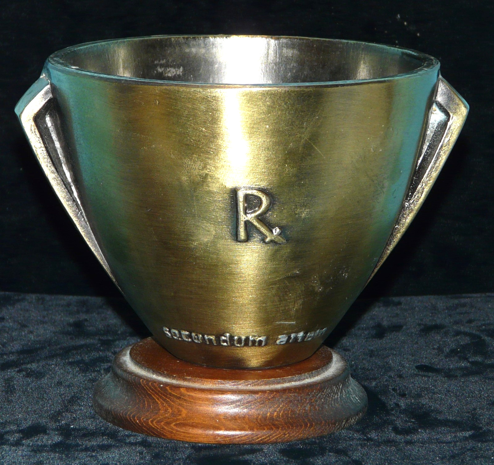 Pharmacy Class 1974 A.D. RX SECUNDUM ARTEM MORTAR APOTHECARY Metal Brass