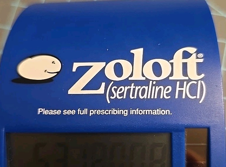 Pfizer “Zoloft” Curved Desktop Calculator Drug Rep Promotional Item 2005 Era