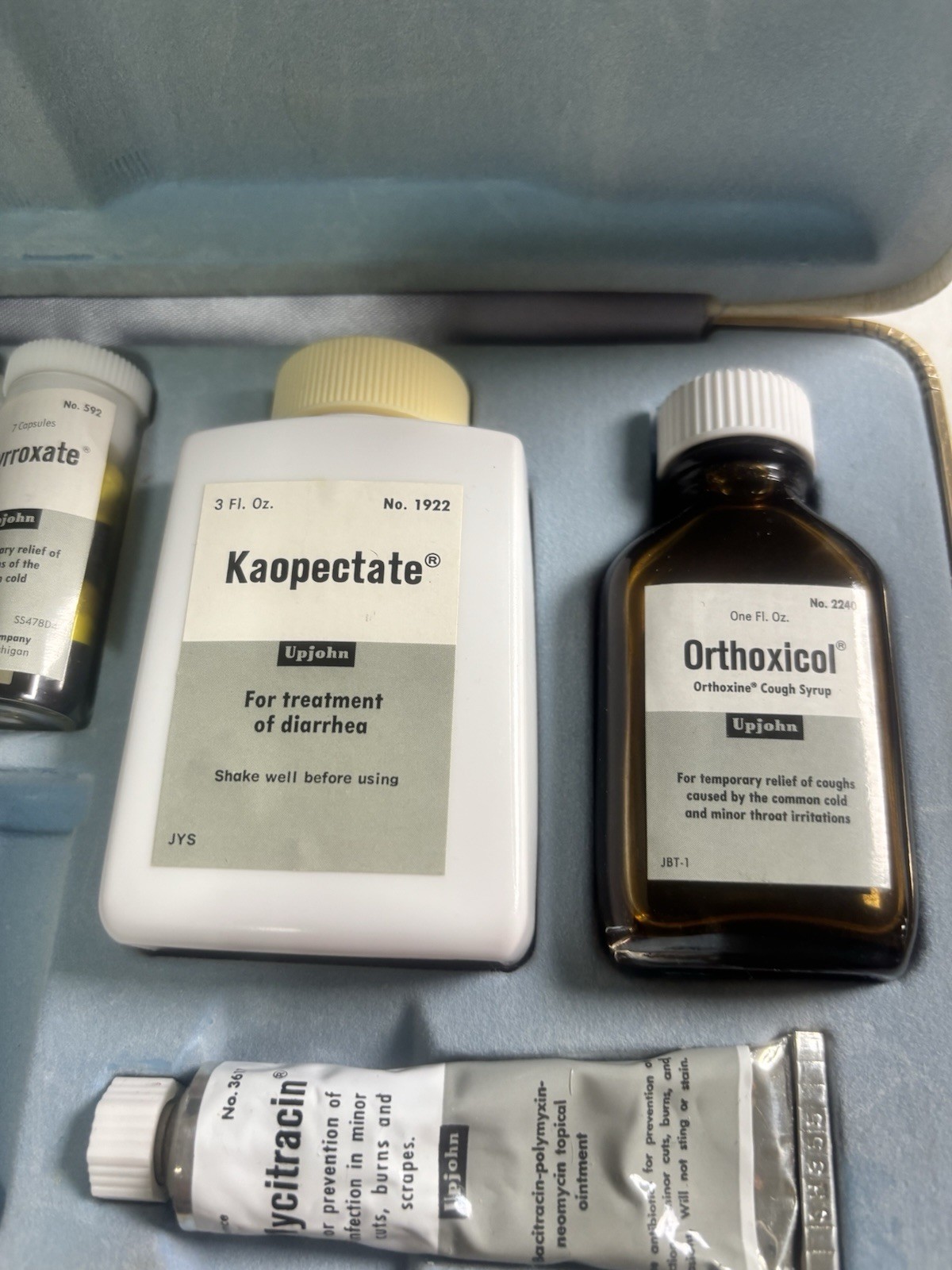 COLLECTIBLE Upjohn Traveling Salesmans Pharmacy Sample Case Incomplete