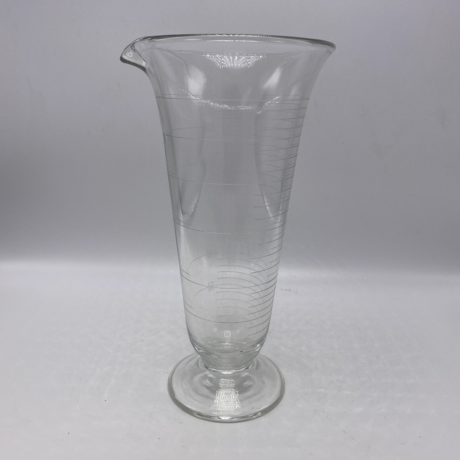 Barware Chemist Apothecary Fluted Glass Beaker Graduated 500cc 16 oz.Pour Spout