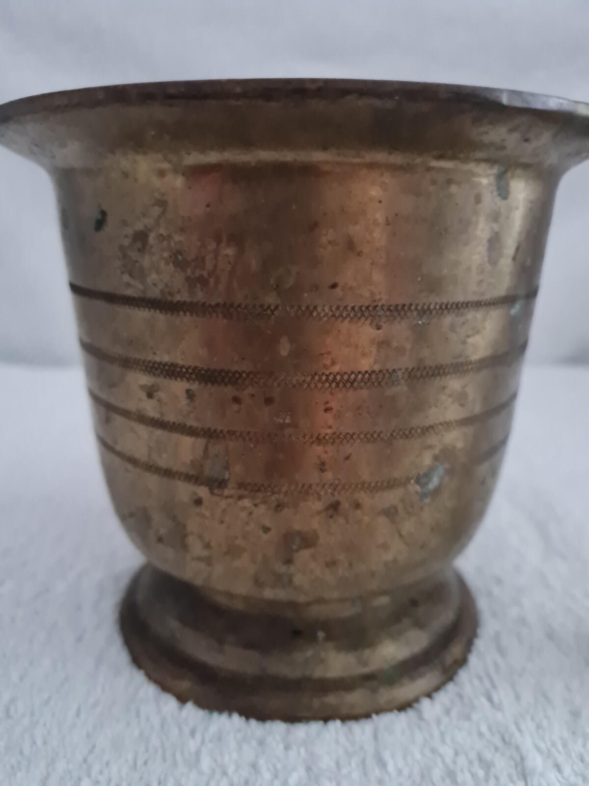 19TH CENTURY HEAVY SOLID BRASS APOTHECARY FOOTED MORTAR & PESTLE /DRUGGIST TOOL
