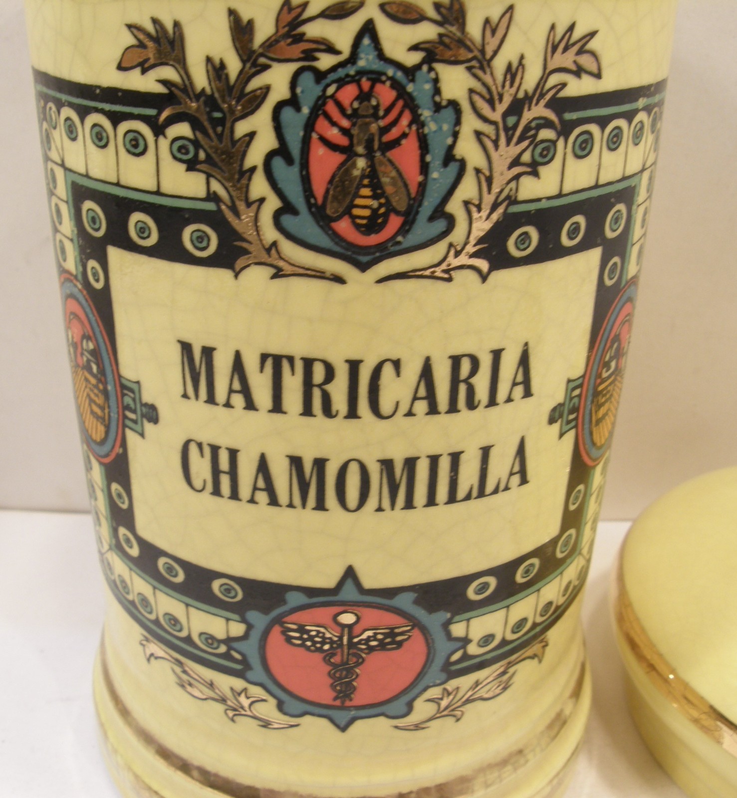 VINTAGE CERAMIC POTTERY APOTHECARY JAR W/LID MATRICARIA CHAMOMILLA PHARMACY
