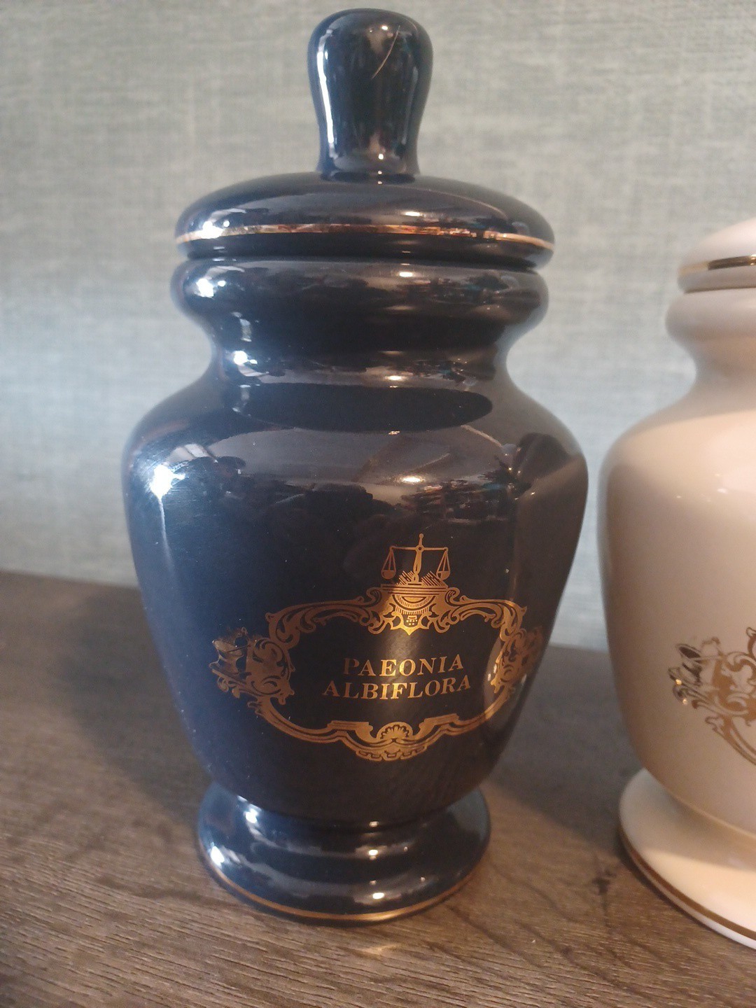 3 VTG Eli Lilly Ceramic Gold Trim Apothecary Jar-Symphytum Officinale
