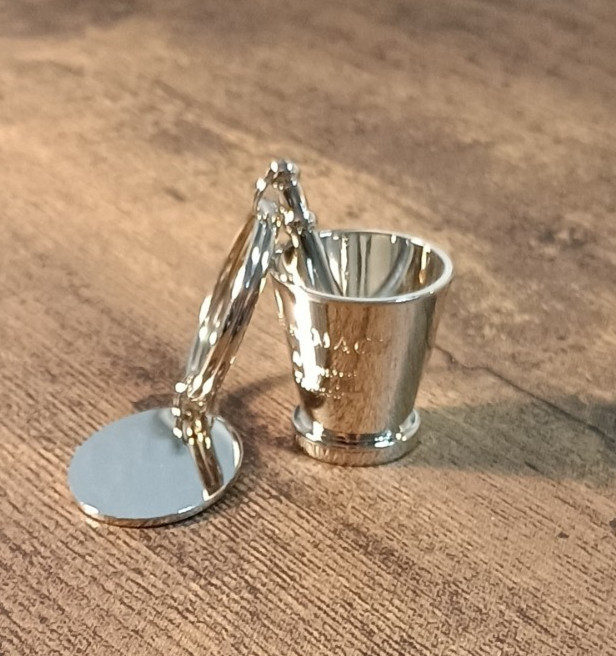 Silver chrome Mortar & Pestle keychain collectible pharmaceutical Clarinex pharm