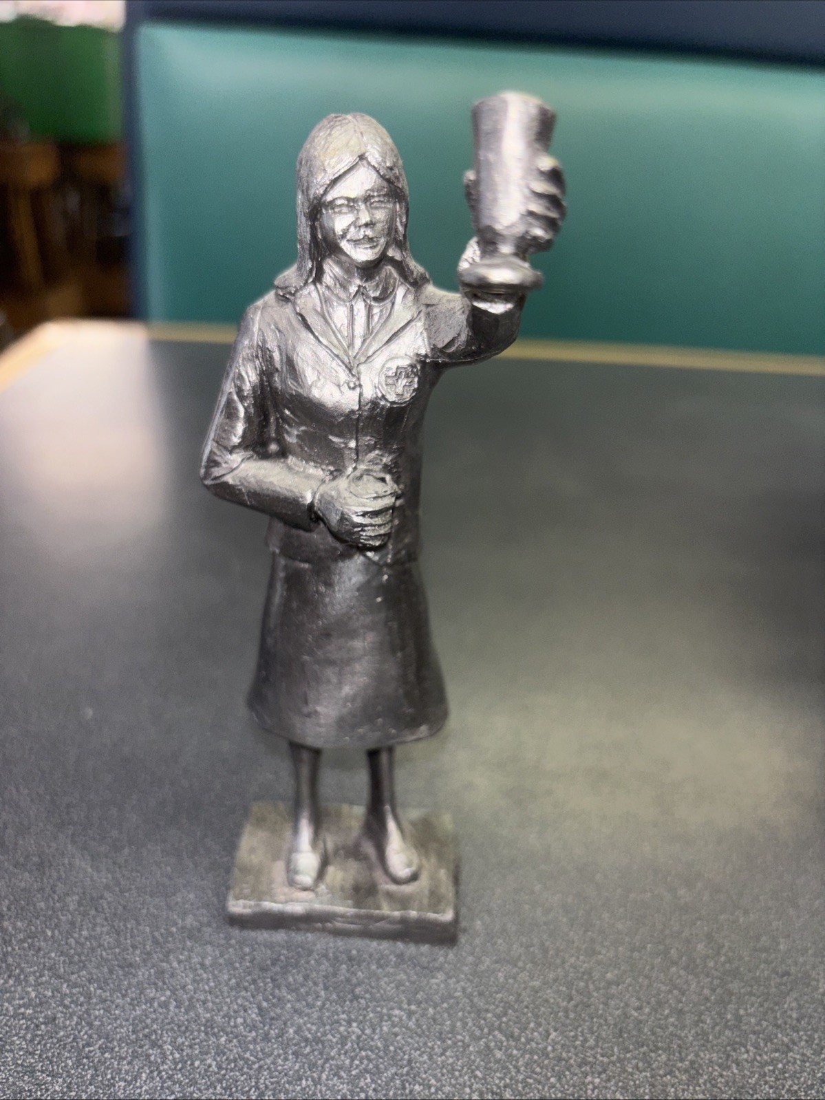 Vintage Handcrafter Pewter PHARMACIST Druggist Statue 6″ Female w Mortar Pestle