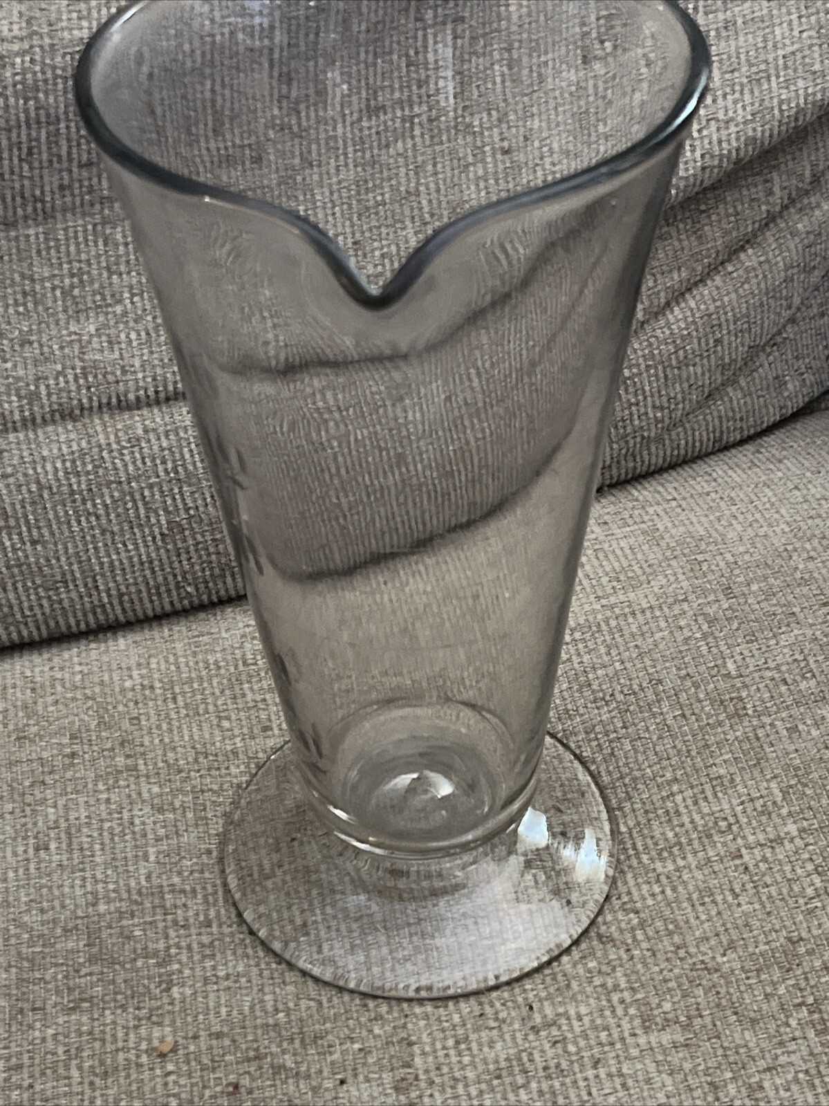 Vintage Footed 16 OZ Hand Etched Glass Apothecary Measuring Beaker With Spout
