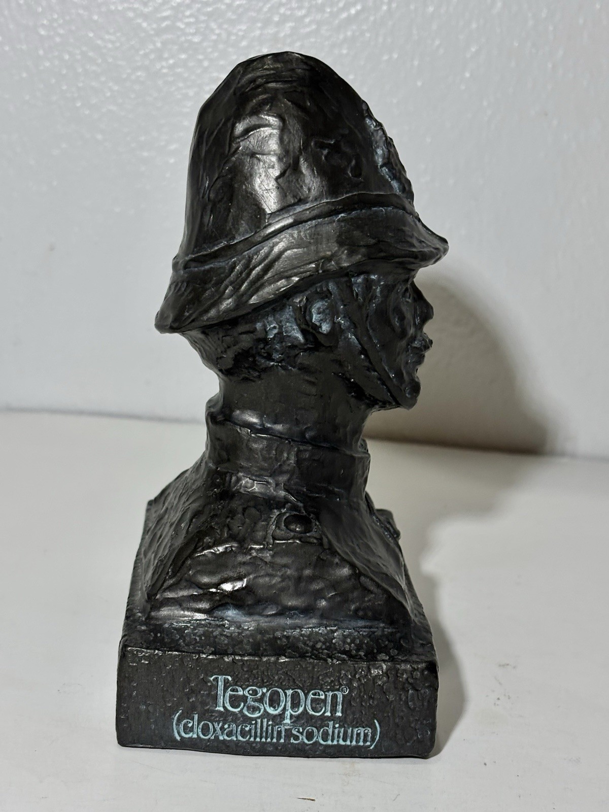 Vintage The Oxford Bobby Bust Statue Bristol Laboratories 1977 Tegopen Syracuse