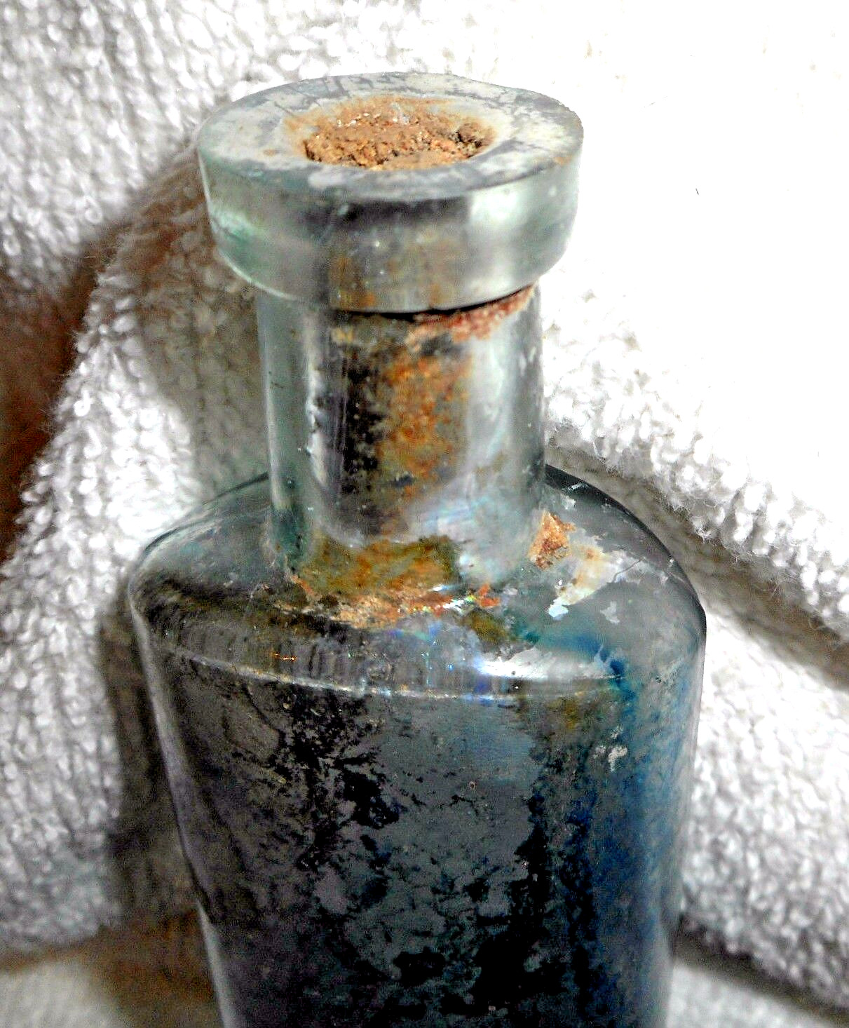 Medicine Pharmaceutical Bottle with Blue residue inside Vintage Dig Find 4 3/4″