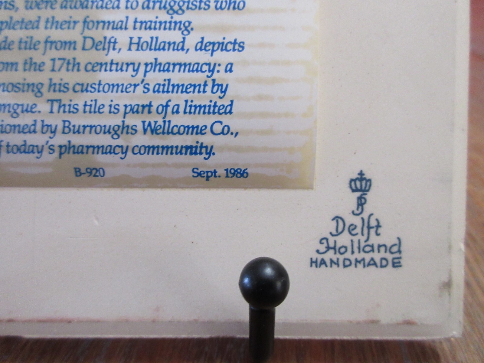 1986 DELFT HOLLAND LTD Ed BURROUGHS WELLCOME CO. TILE 17th Century PHARMACIST