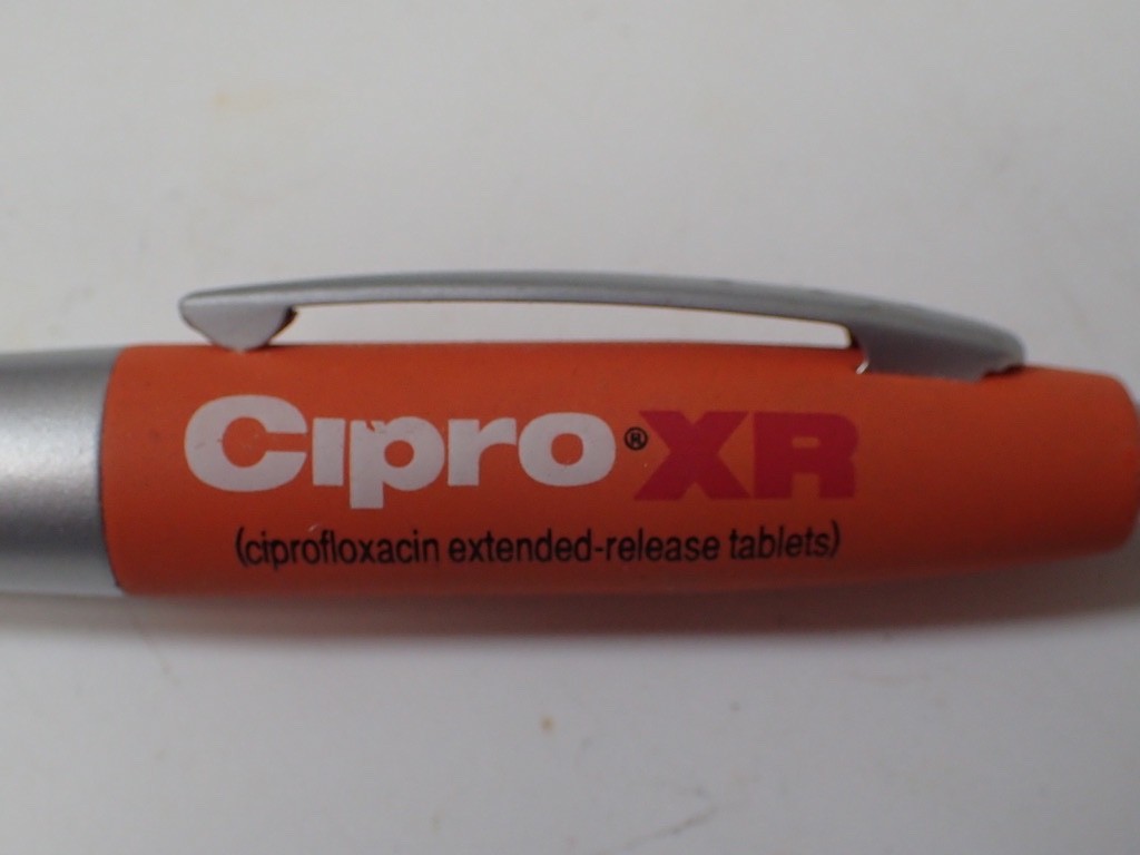(18) High-End Pharmaceutical & More Advertising Pens Plastic & Metal Some Lights