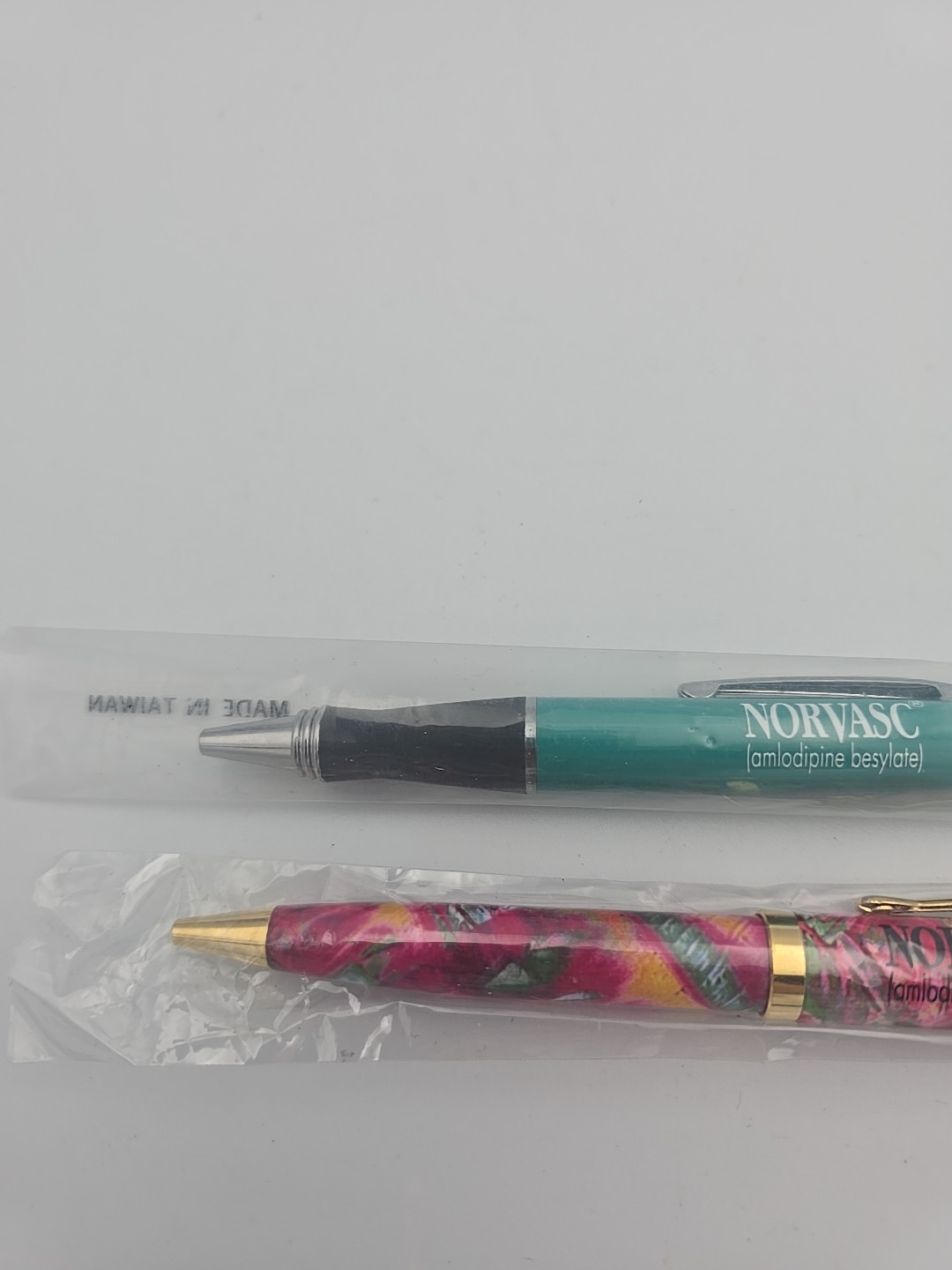 Pharmaceutical Drug Rep Pen Norvasc Pfizer Gold Green Pink Metal Lot 3