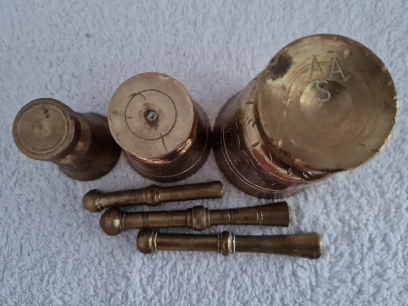 SET OF 3 ANTIQUE SOLID BRASS APOTHECARY MORTAR & PESTLE /DRUGGIST TOOL