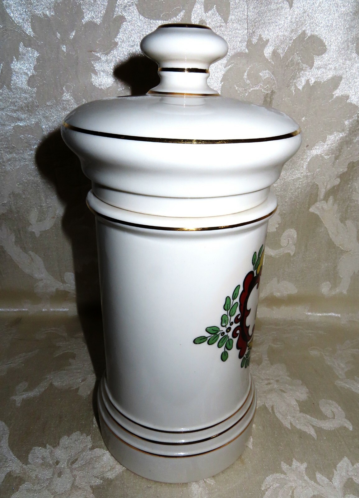 Apothecary Jar “Foliae Uva Ursi” Mid 1900’s Fine Porcelain 11.5 ” Height