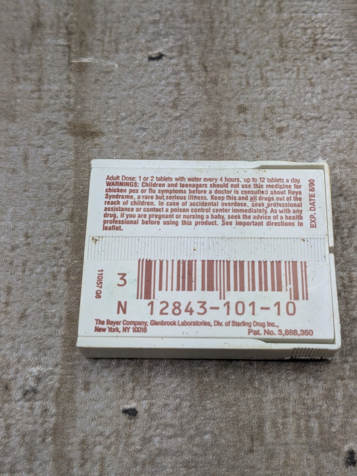 Vintage Empty Bayer Aspirin box Fits 12 aspirin in plastic container EXP: 8/90