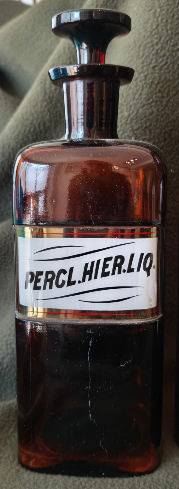 A LOT OF FOUR WT&CO AMBER PHARMACY BOTTLES! GLASS LABEL