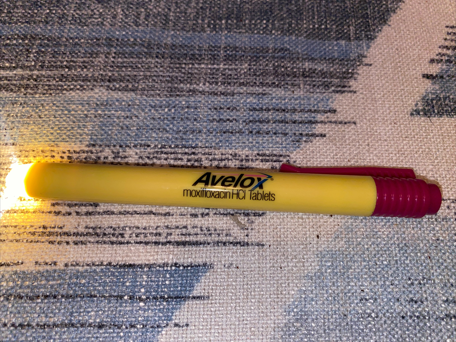 X10 Avelox Pharmaceutical Drug Rep Promo Yellow With Purple Pen Lights New