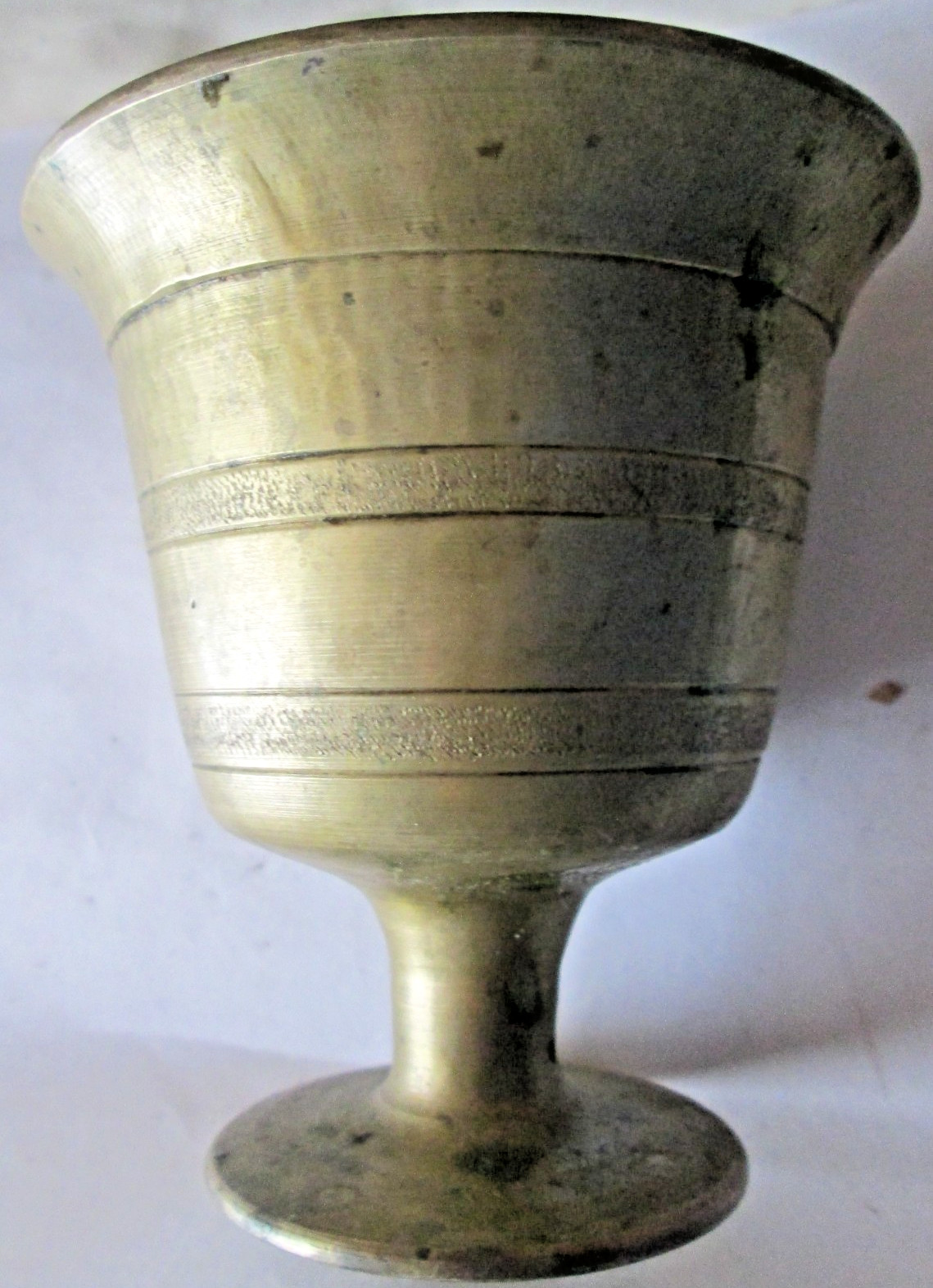 VINTAGE/ANTIQUE BRASS DECORATIVE PEDESTAL MORTAR 3 1/4″x3 1/16″, 12.4 Oz. USED