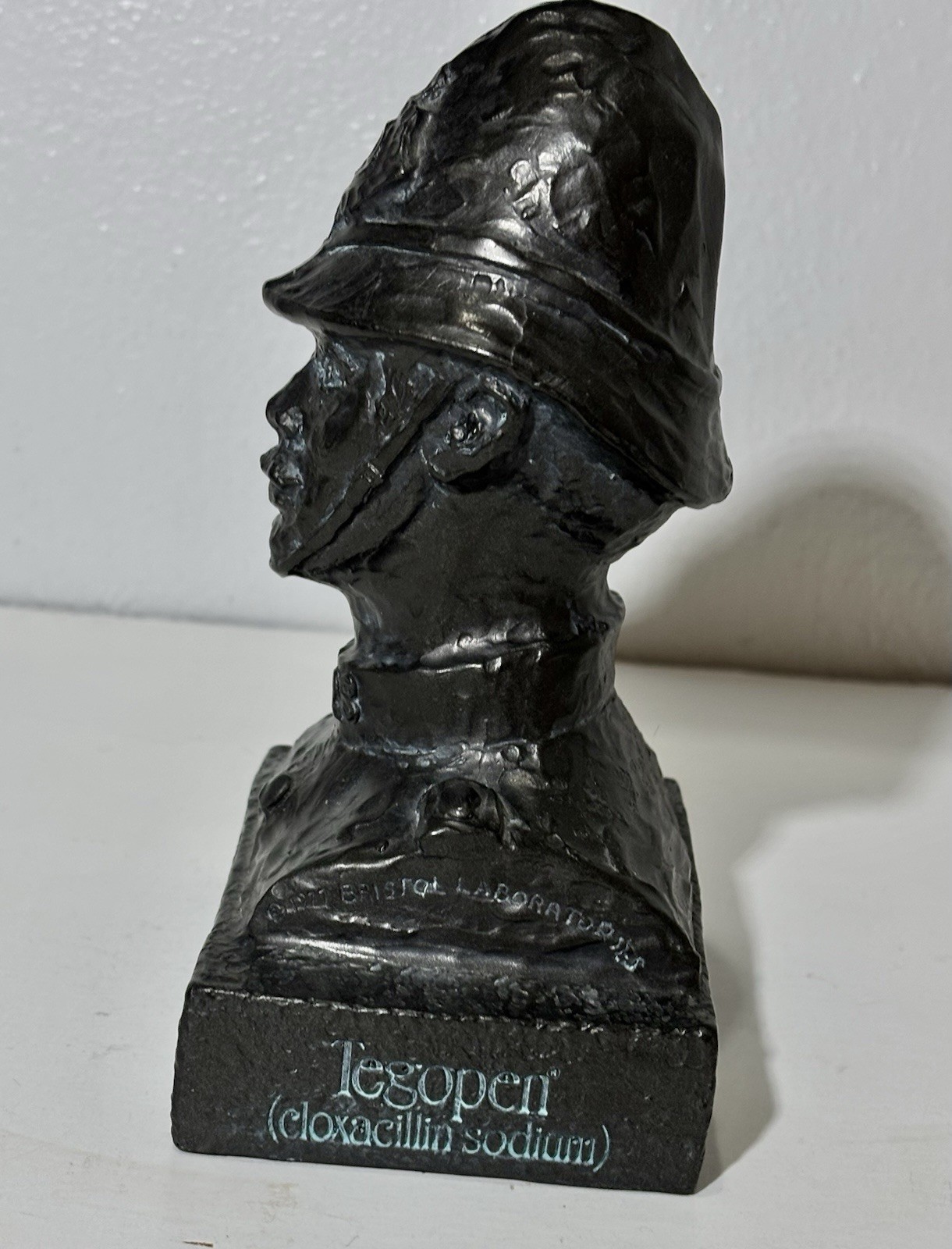 Vintage The Oxford Bobby Bust Statue Bristol Laboratories 1977 Tegopen Syracuse