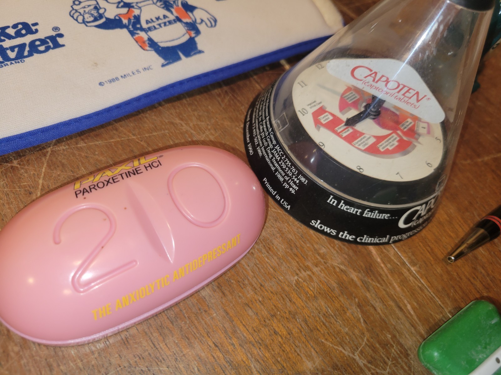 Vtg Drug Rep Pharmaceutical Pens Serevent Capoten Clock Medical Advertising More