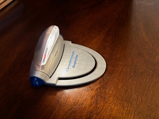 Drug rep-“Uniphyl” chart clip with bright light to see notes! w/2 AAA batteries!