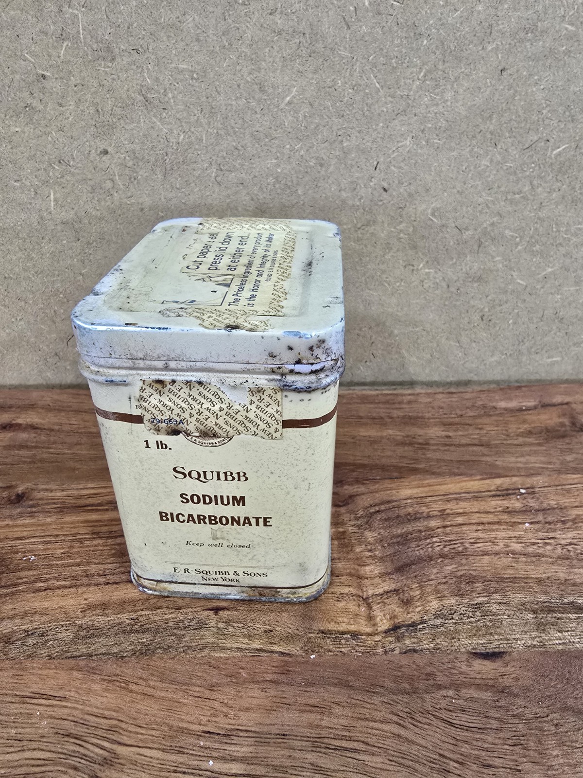 Vintage Advertising Pharmaceutical Tin Squibb Sodium Bicarbonate Antacid Laxativ