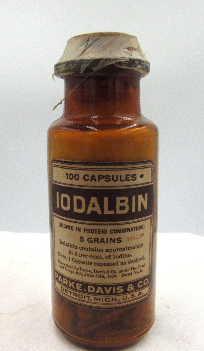 BW – 1890’s Parke, Davis & CO IODALBIN Detroit Mich 5 ” Medicine bottle