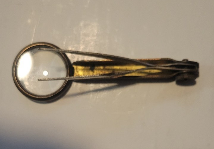 TRIAVIL Advertising Magnifying glass Tweezer Pharmaceutical Promo