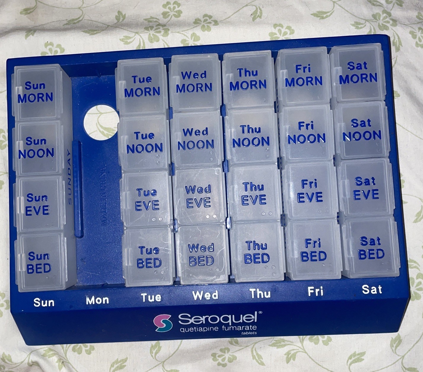 Seroquel Pharmaceutical Drug Rep 7-Day Pill Organizer Holder Missing Monday