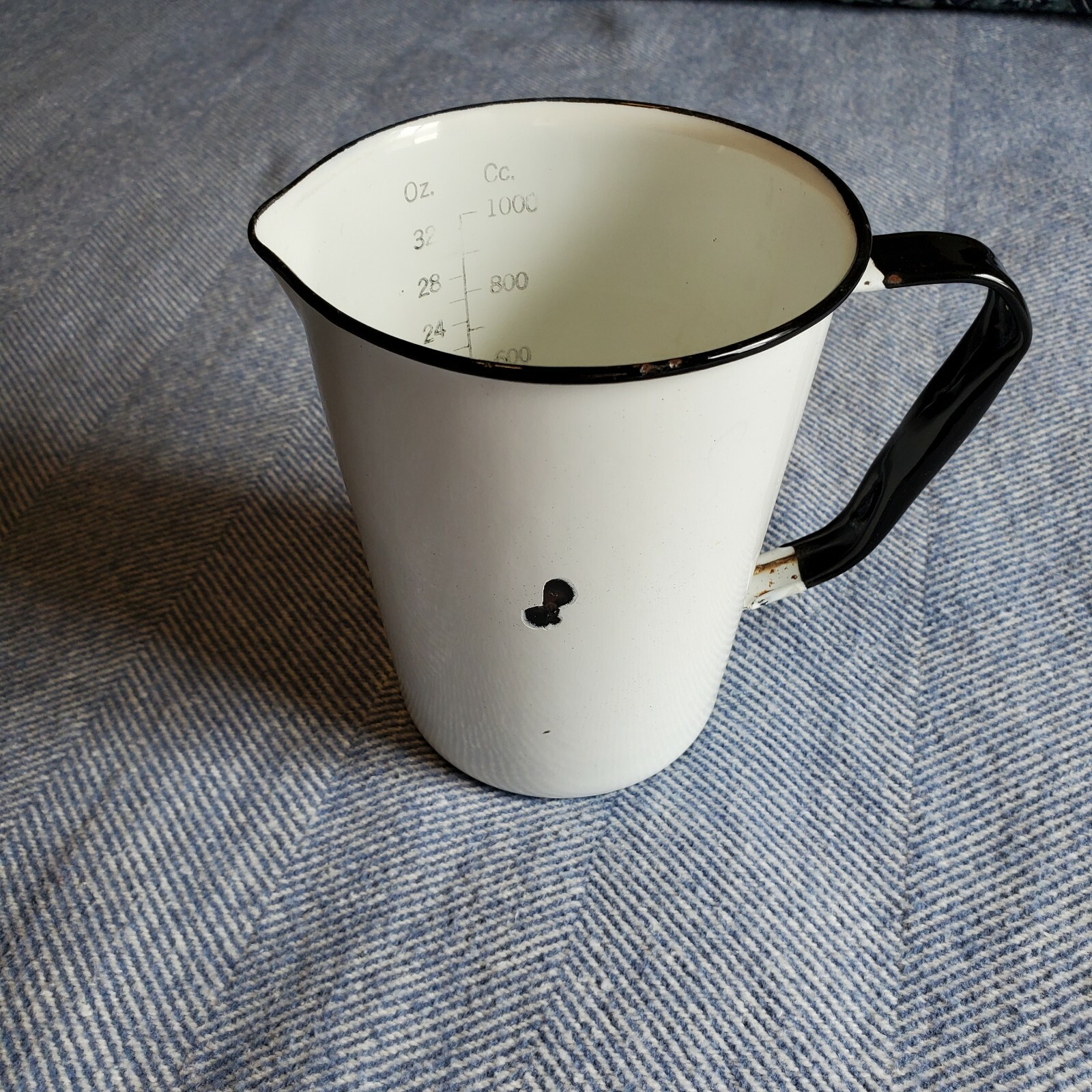 Vintage Medical WHITE ENAMELWARE Measuring Cup Pitcher 32 oz / 1000 cc