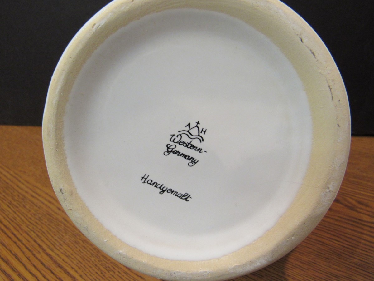 RARE WESTERN GERMANY AH HANDGEMALT “SIRUP” WHITE WITH FLOWERS CERAMI (EZS001268)