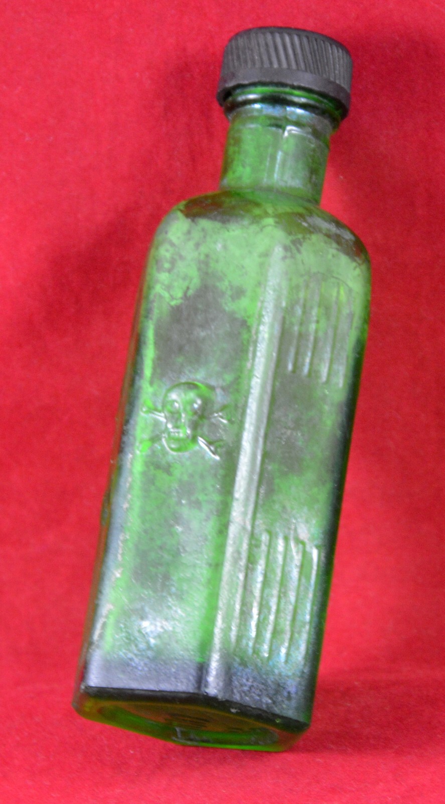 ANTIQUE OLD POISON GERMAN BOTTLE GREEN GLASS DEATH HEAD SKULL CROSSBONES Rare