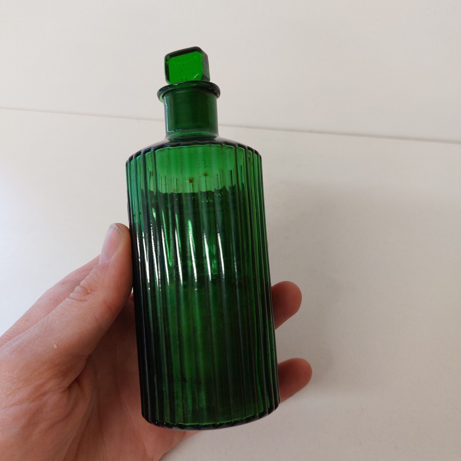 Labeled Wright Layman Umney Ltd London Emetic Ribbed Chemists Apothecary Bottle
