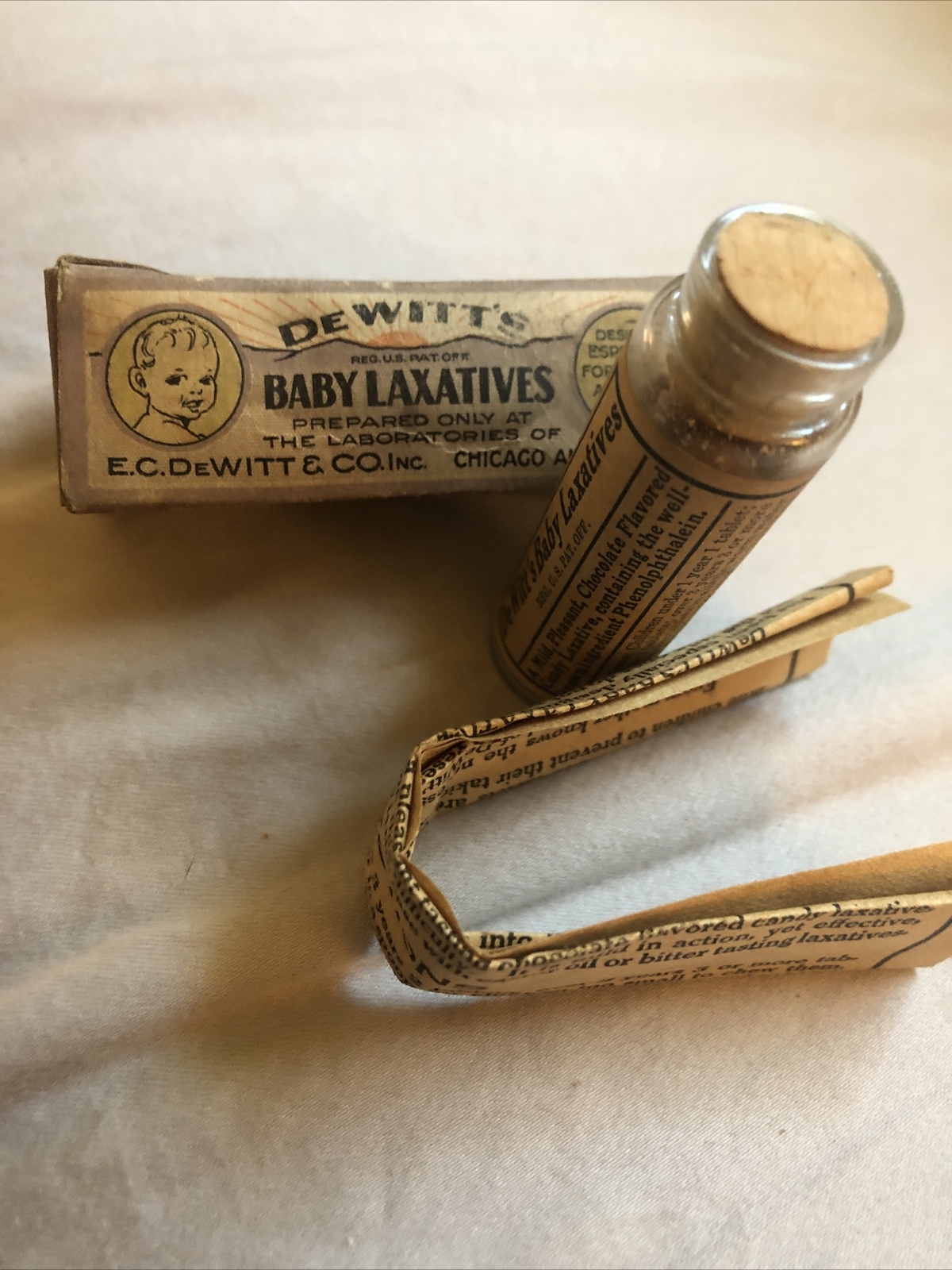 DEWITT’S BABY LAXATIVES LABELED PILL VIAL & ORIGINAL BOX W/ CIRCULAR, Unopened.