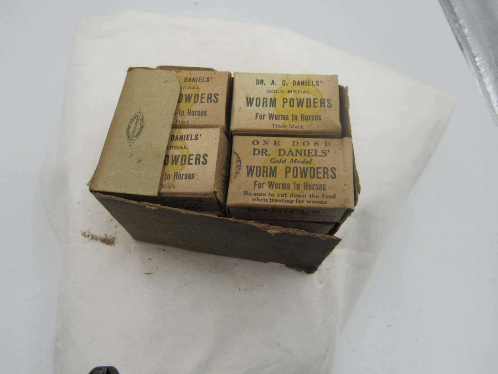 BW – 1900’s Dr AC Daniels Worm Powder Veterinary Horses Boston, Ma medicine box