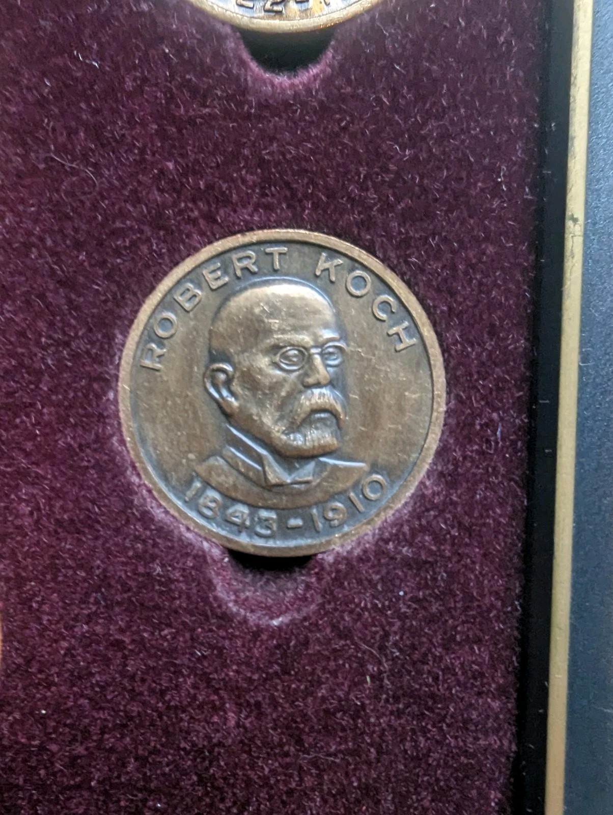 RARE Eli Lilly & Co Coins PIONEERS IN THE FIGHT AGAINST INFECTIOUS DISEASE FRAME