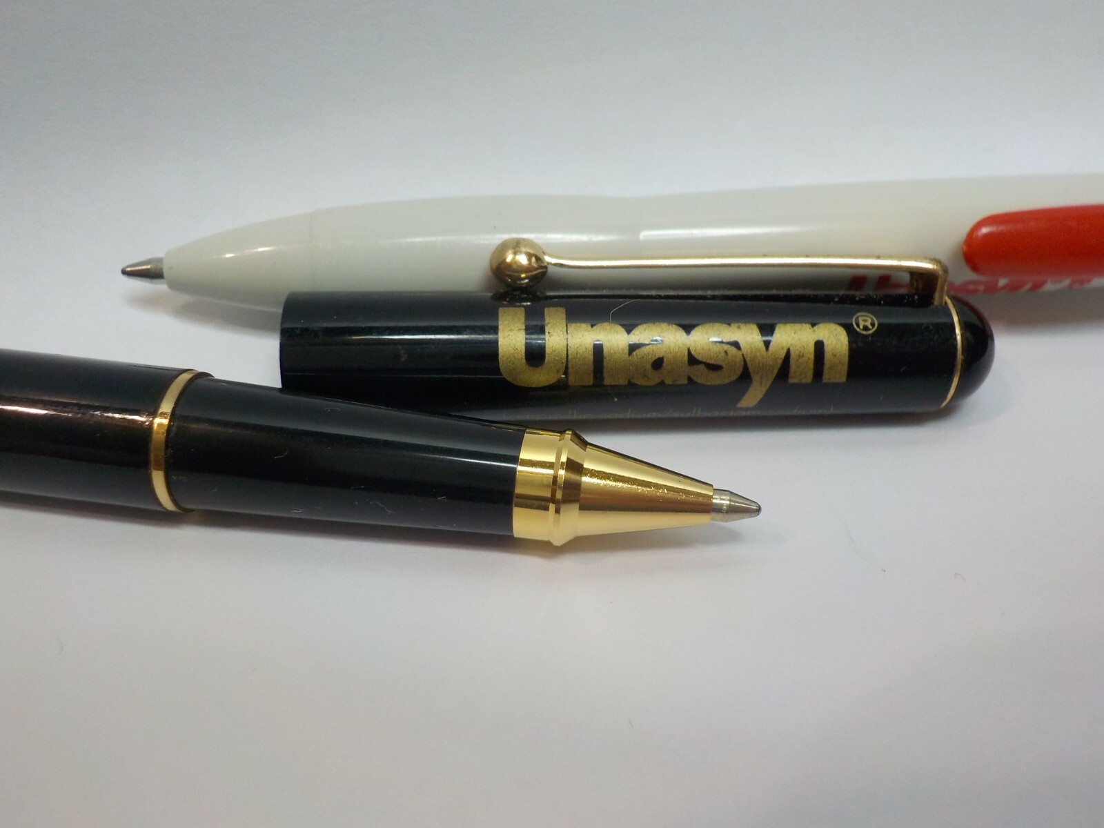 ROERIG UNASYN DRUG REP PEN LOT OF 2 METAL & PLASTIC