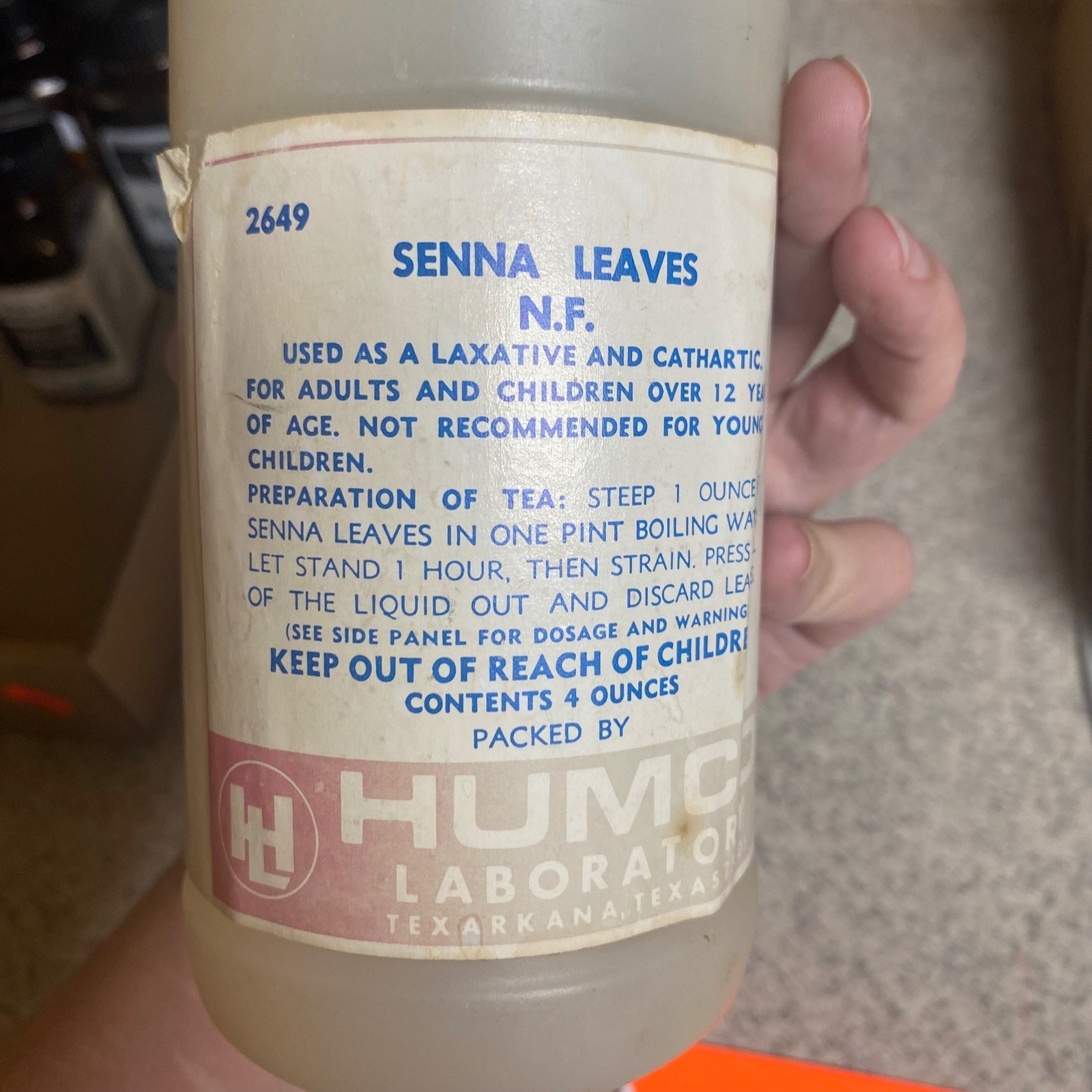 VTG Senna Leaves Plastic Cannister Lab Pharmacy 4oz Oddities Curiosities