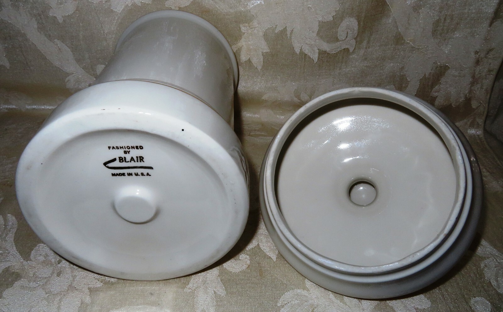 Apothecary Jar “Foliae Uva Ursi” Mid 1900’s Fine Porcelain 11.5 ” Height